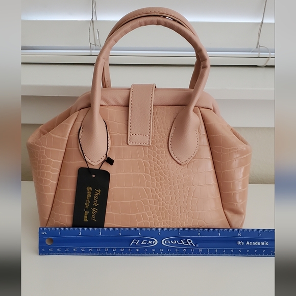 Elegant Tan Crocodile-Embossed Handbag - Picture 4 of 6